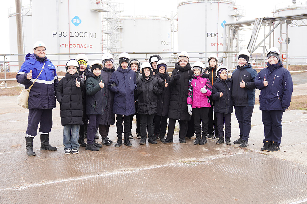 На нефтеналивном комплексе «Ойлгазтэт» с ознакомительной экскурсией побывали ученики Краснокоммунарской школы