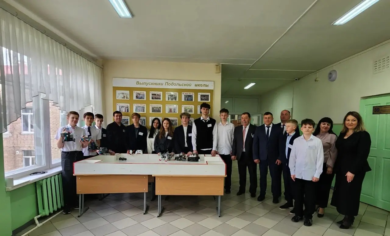 В Подольской школе Красногвардейского района прошла презентация нового оборудования для секции по робототехнике