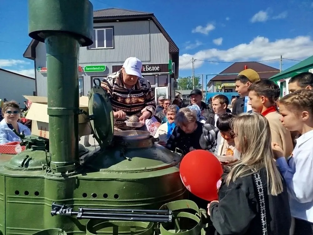 В Матвеевском районе вновь состоялась  ежегодная акция «Солдатская каша». Это мероприятие, ставшее уже доброй традицией, прошло при неизменной поддержке компании «Ойлгазтэт»